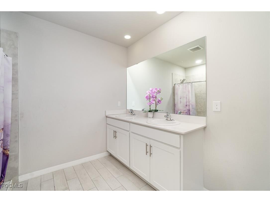 1413 SW Trafalgar Parkway Cape Coral FL 33991 2025017986 image18