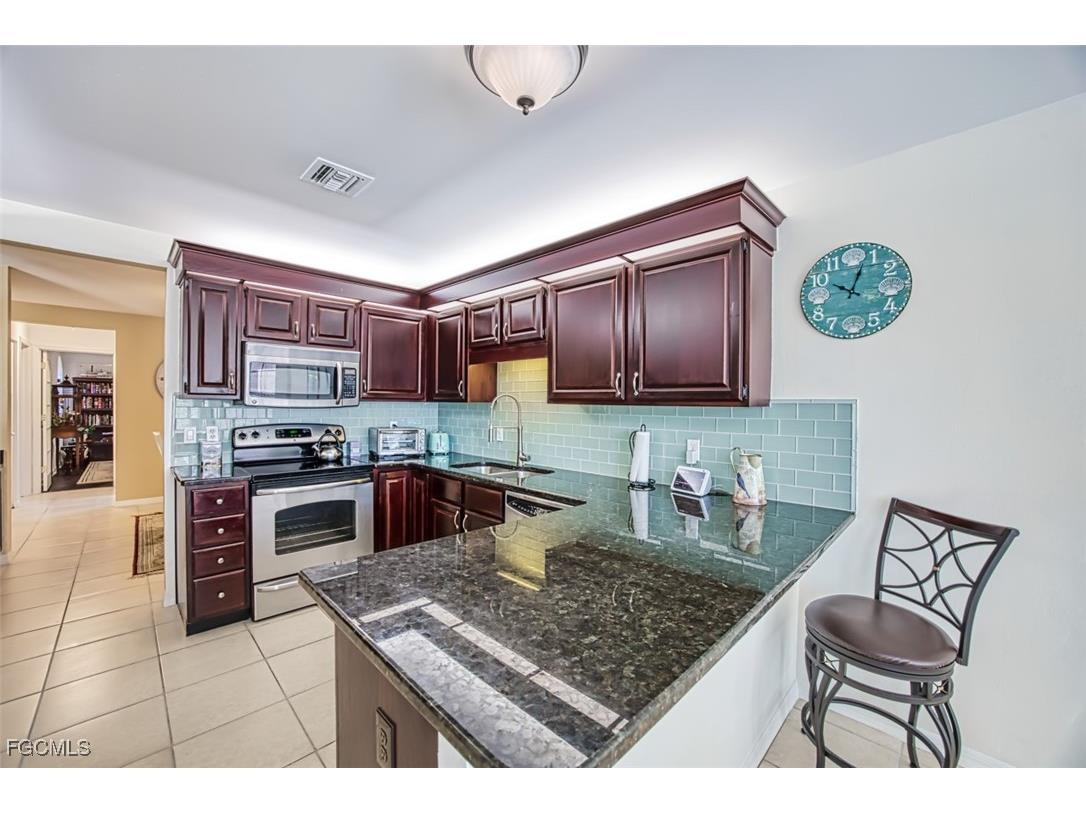 1414 Thistledown Way Fort Myers FL 33901 2025000334 image17