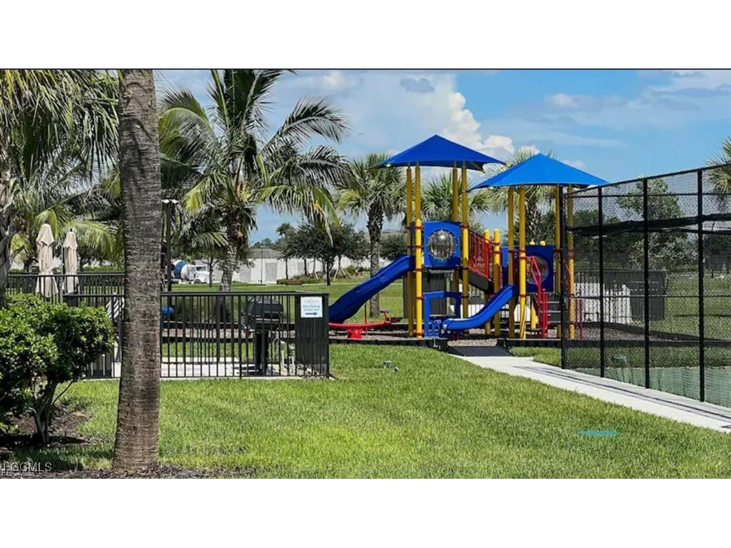 14155 Oviedo Place Fort Myers FL 33905 2025014689 image23