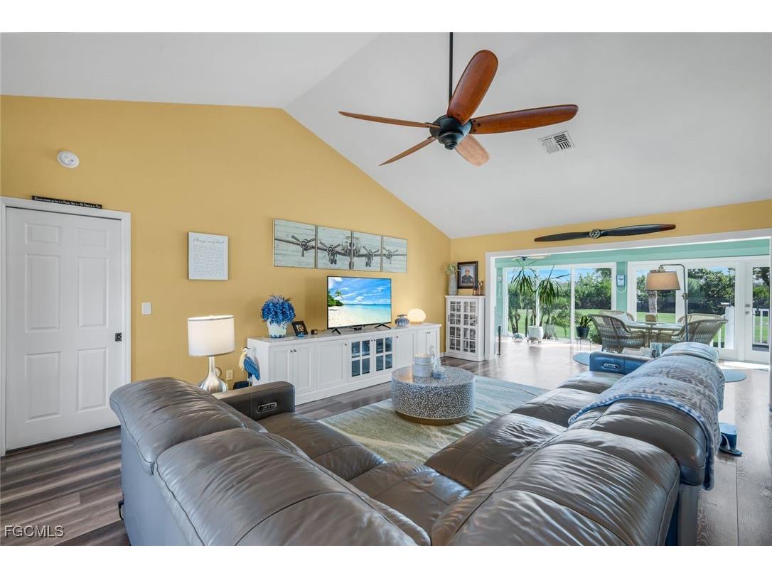 1417 Causey Court Sanibel FL 33957 2025018600 image7