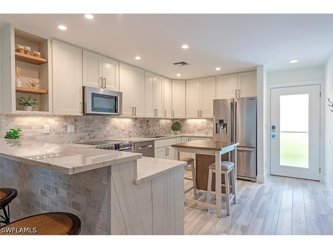 1417 Chesapeake Avenue #202 Naples FL 34102 226012656 image1