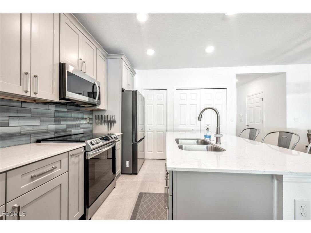 14195 Oviedo Place Fort Myers FL 33905 2025004821 image1