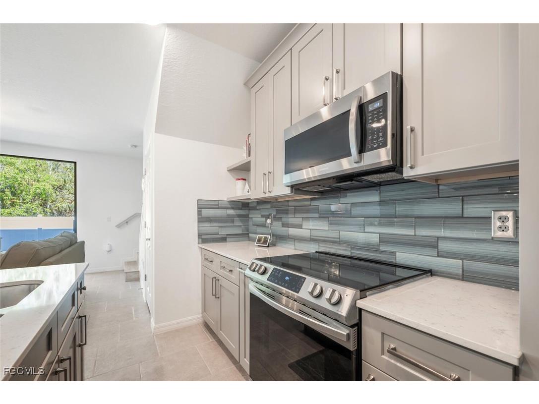 14195 Oviedo Place Fort Myers FL 33905 2025004821 image8