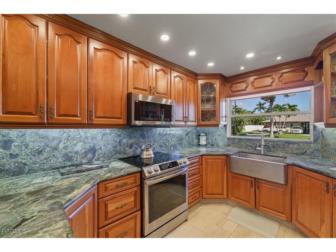 142 SW 51st Terrace Cape Coral FL 33914 2025012434 image5