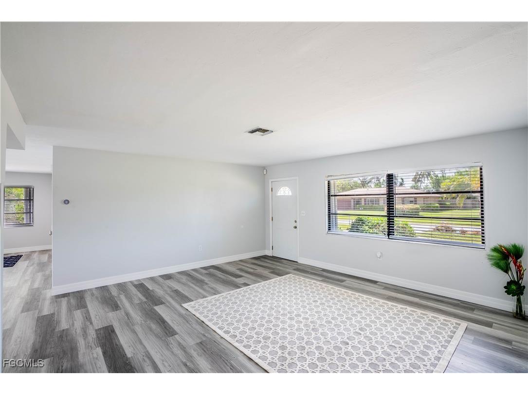 1421 SE 29th Terrace Cape Coral FL 33904 2025017770 image3