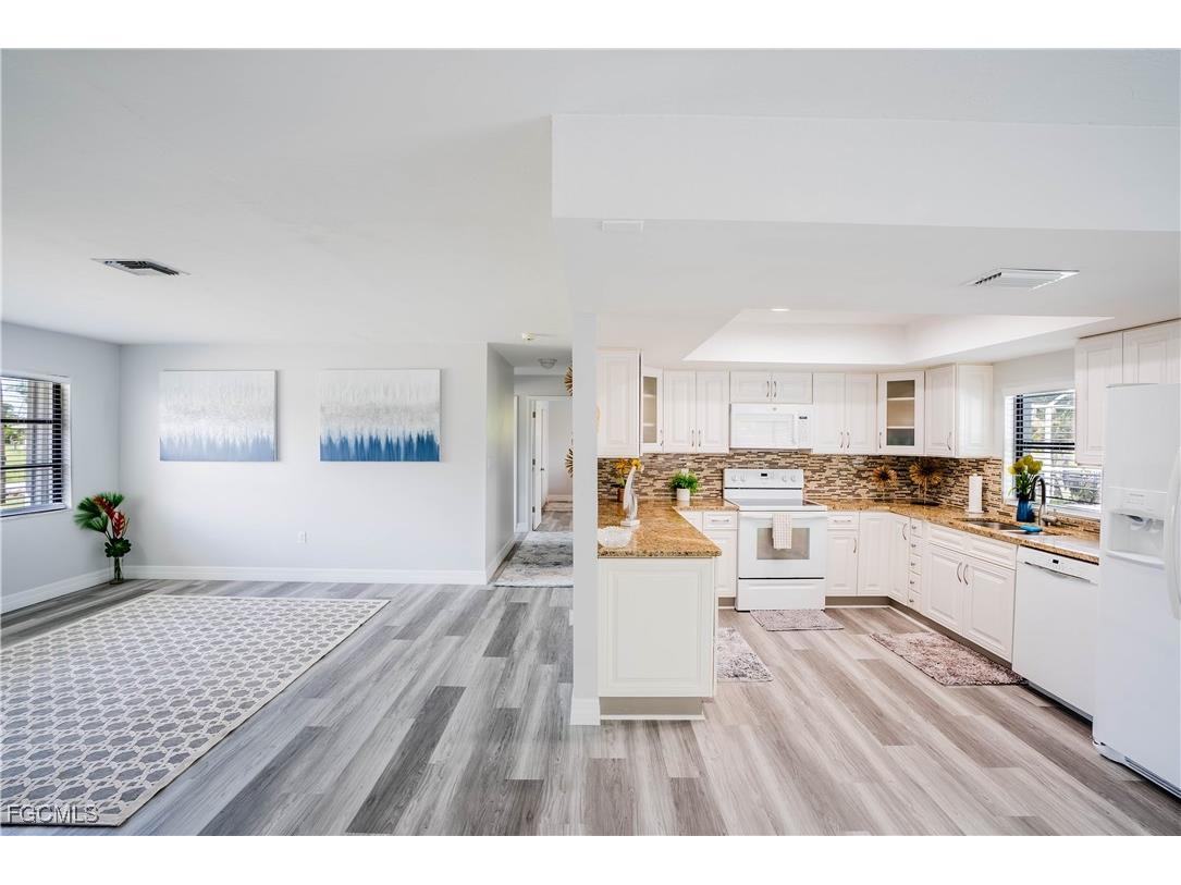 1421 SE 29th Terrace Cape Coral FL 33904 2025017770 image5