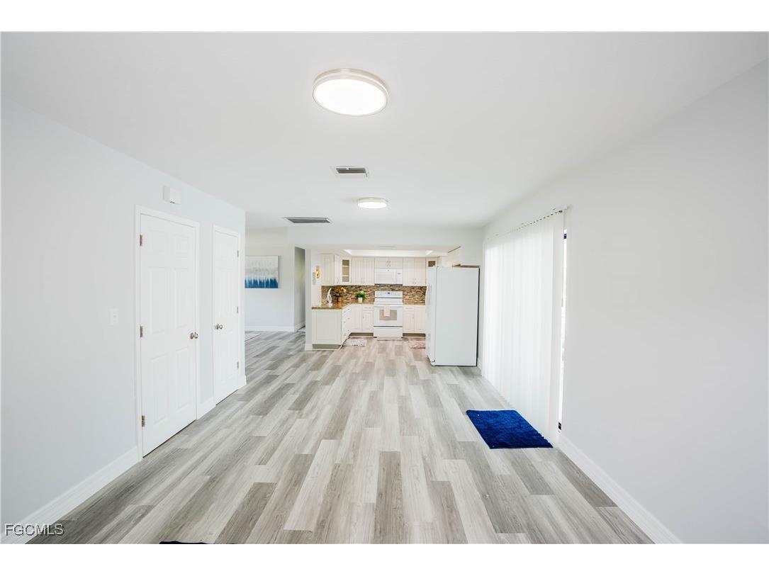 1421 SE 29th Terrace Cape Coral FL 33904 2025017770 image8