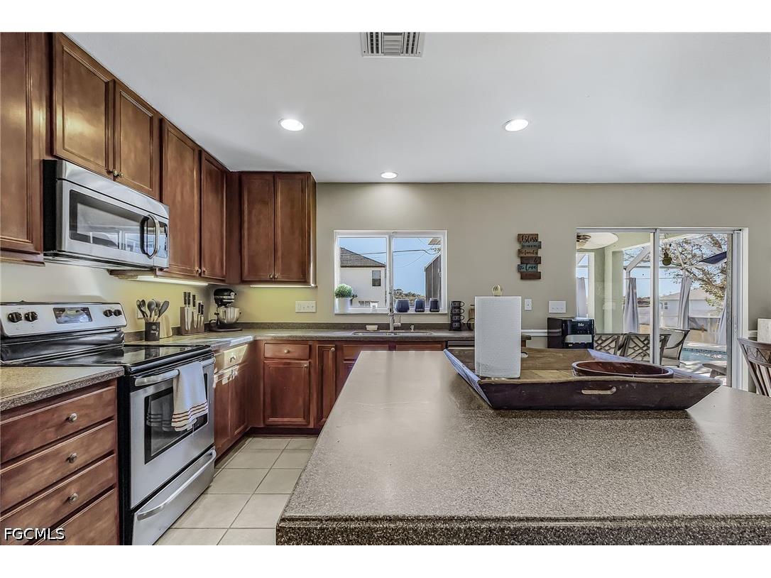 1422 NE 9th Terrace Cape Coral FL 33909 2026014922 image10