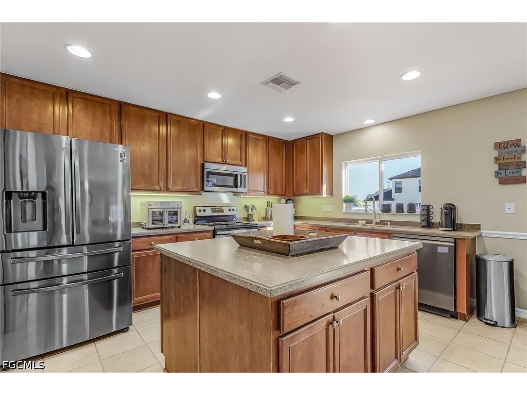 1422 NE 9th Terrace Cape Coral FL 33909 2026014922 image9