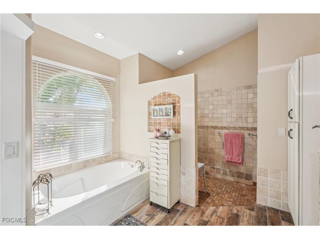 1422 NW 38th Place Cape Coral FL 33993 2026001028 image17