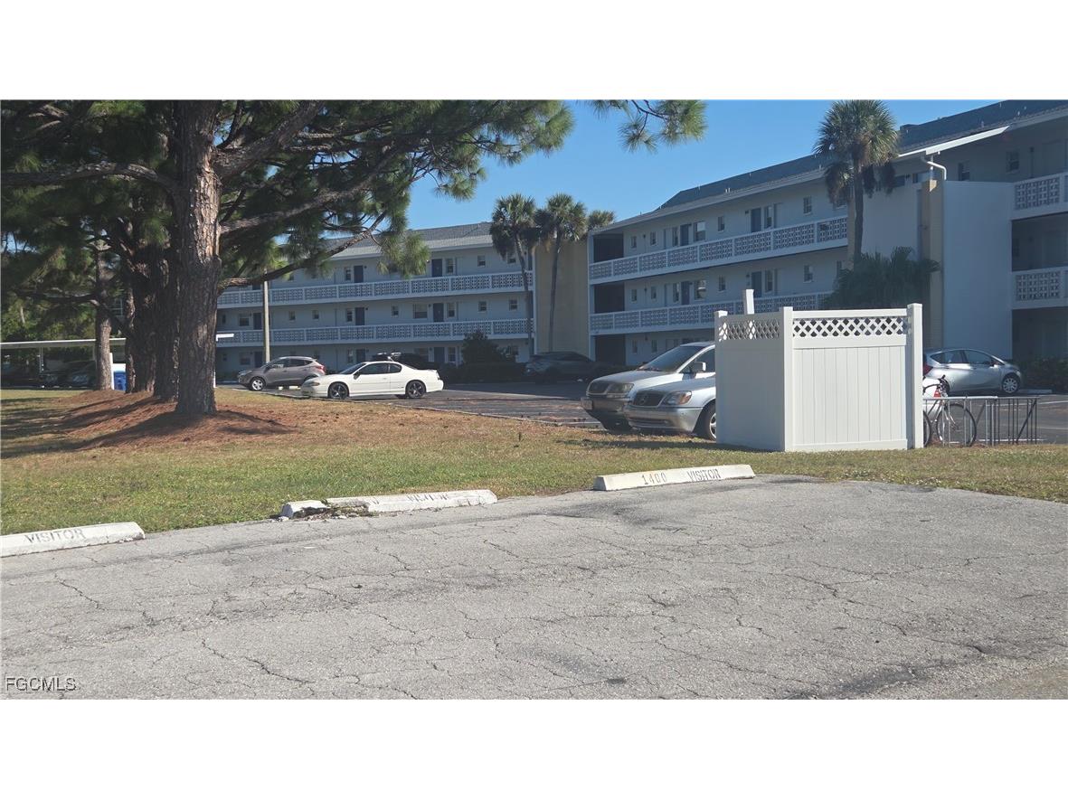 1423 Tropic Terrace North Fort Myers FL 33903 2025020916 image2