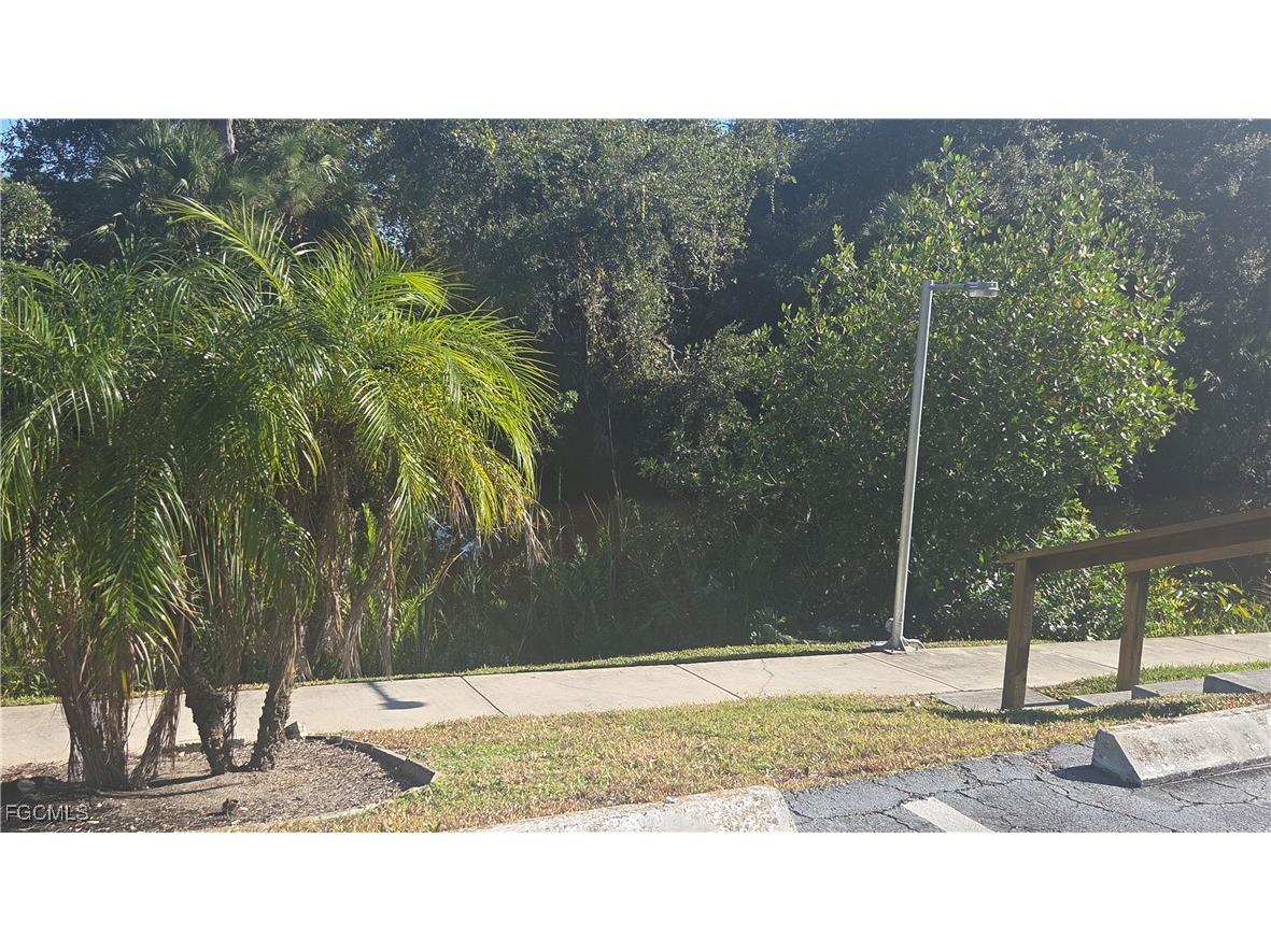1423 Tropic Terrace North Fort Myers FL 33903 2025020916 image4