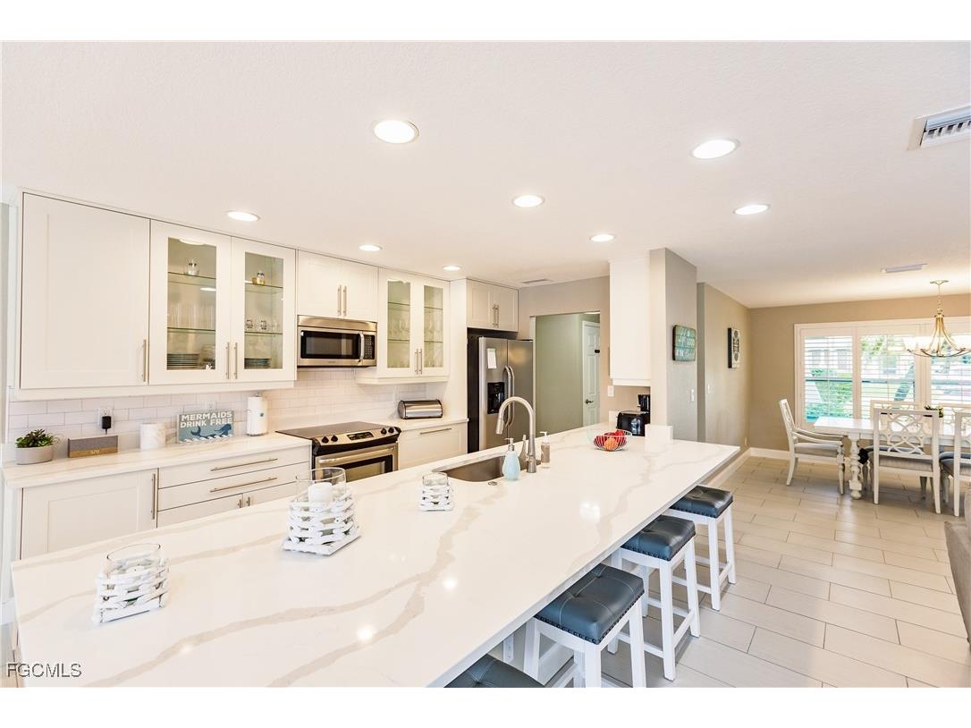 1424 Windsor Court Cape Coral FL 33904 2025026432 image10