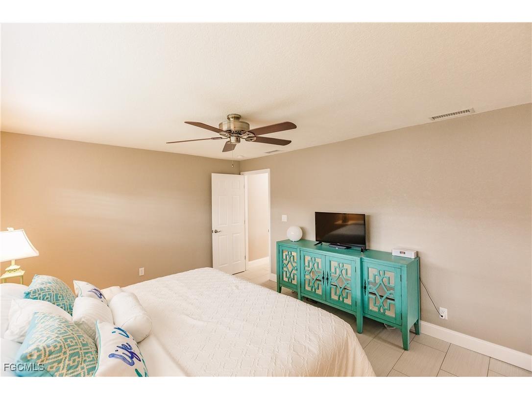 1424 Windsor Court Cape Coral FL 33904 2025026432 image16