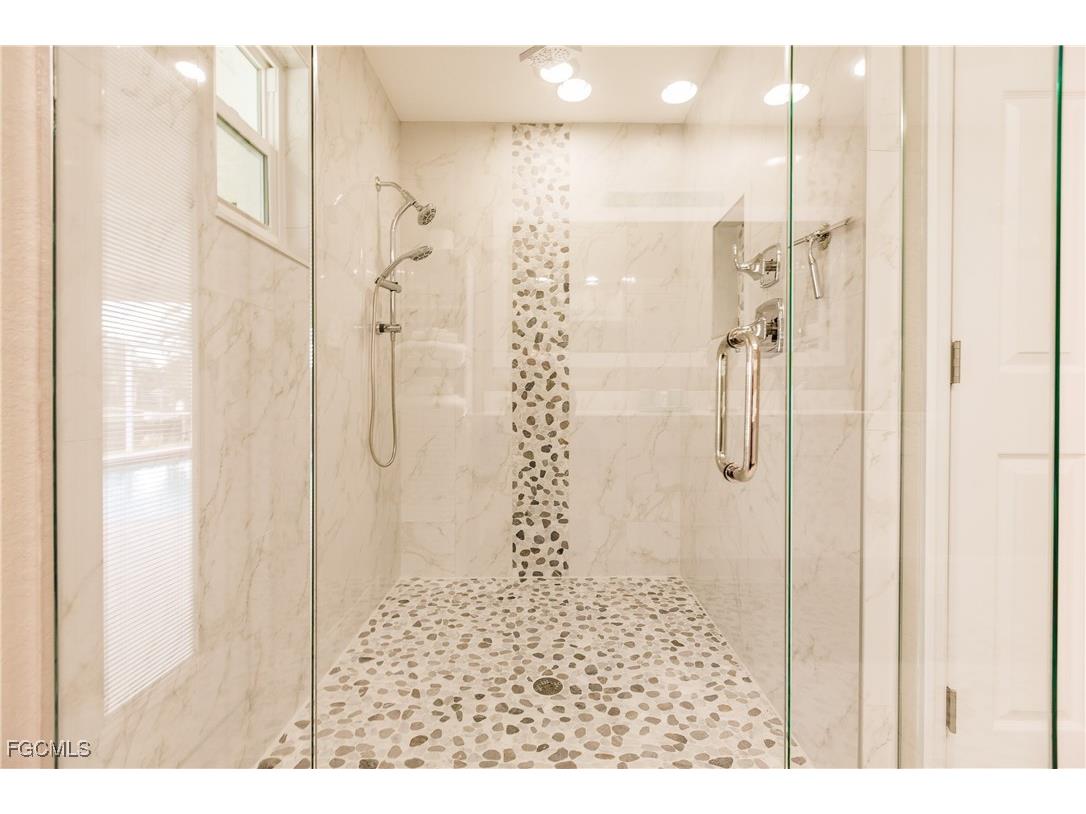 1424 Windsor Court Cape Coral FL 33904 2025026432 image19