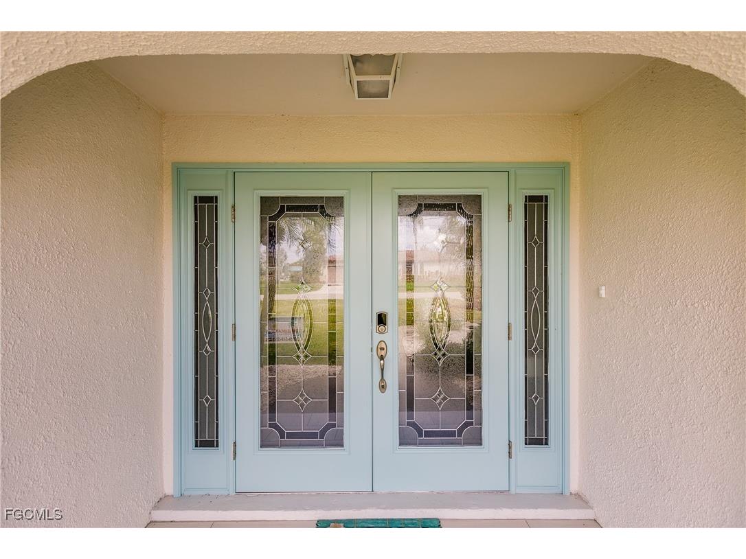 1424 Windsor Court Cape Coral FL 33904 2025026432 image2