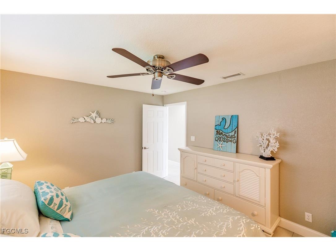 1424 Windsor Court Cape Coral FL 33904 2025026432 image21
