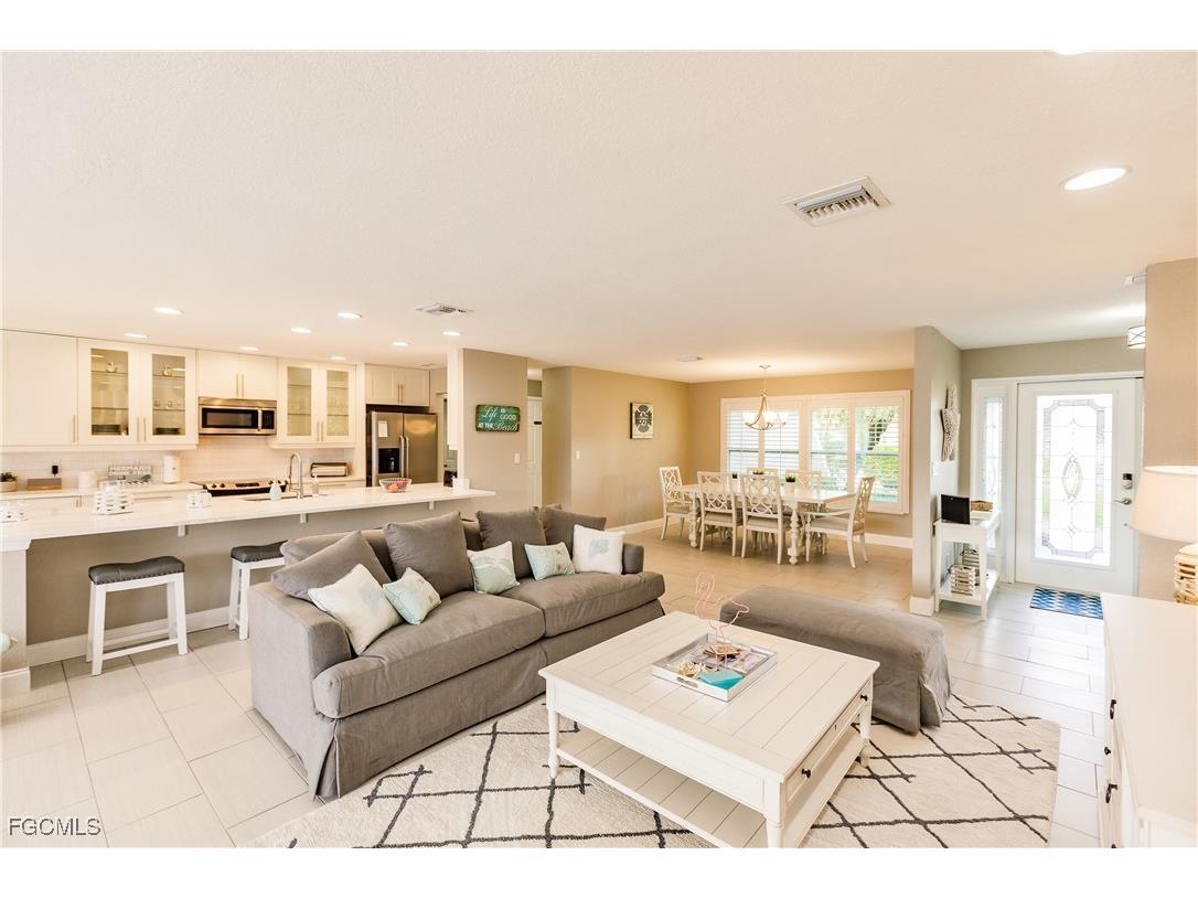 1424 Windsor Court Cape Coral FL 33904 2025026432 image5