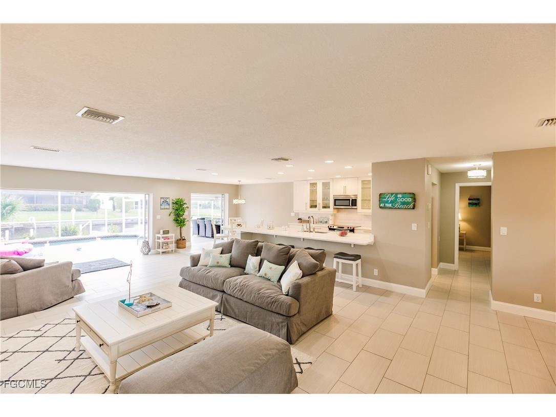 1424 Windsor Court Cape Coral FL 33904 2025026432 image7