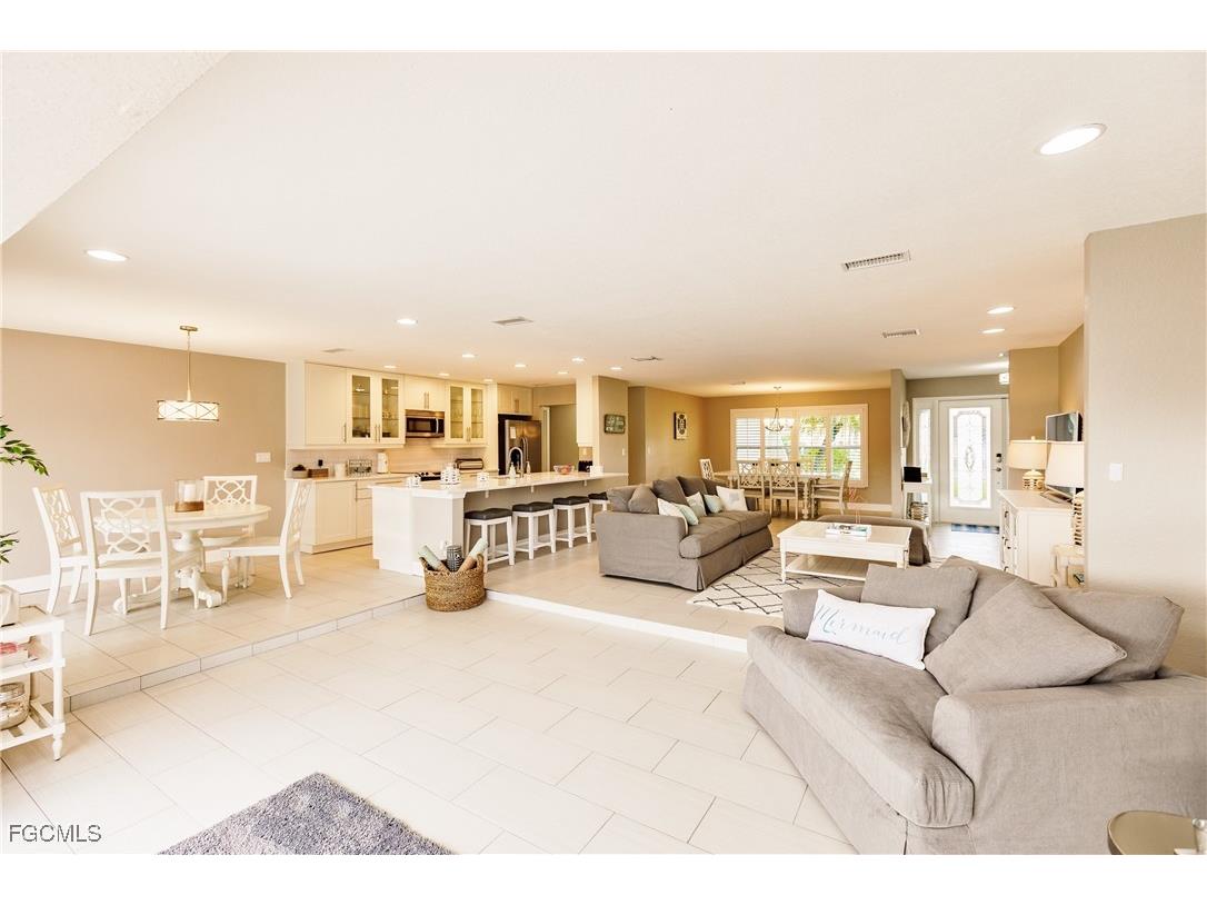1424 Windsor Court Cape Coral FL 33904 2025026432 image8