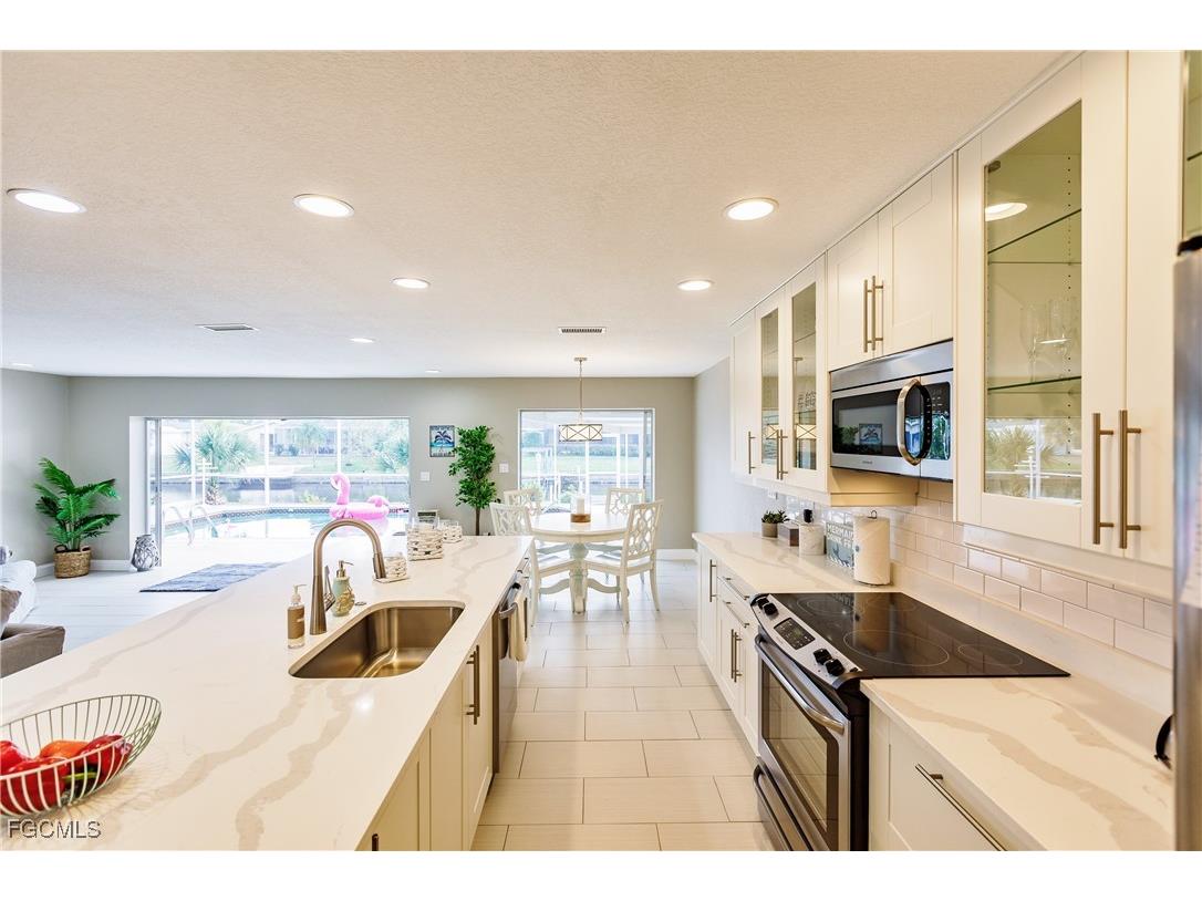 1424 Windsor Court Cape Coral FL 33904 2025026432 image9