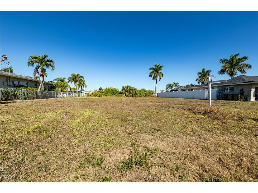 1425 Venetian Court Cape Coral FL 33904 2025024429 image2