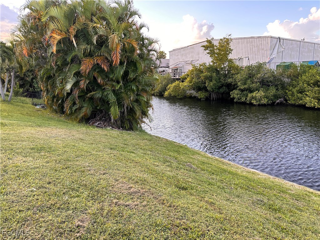 1431-1433 SE 10th Terrace Cape Coral FL 33990 2026000677 image4