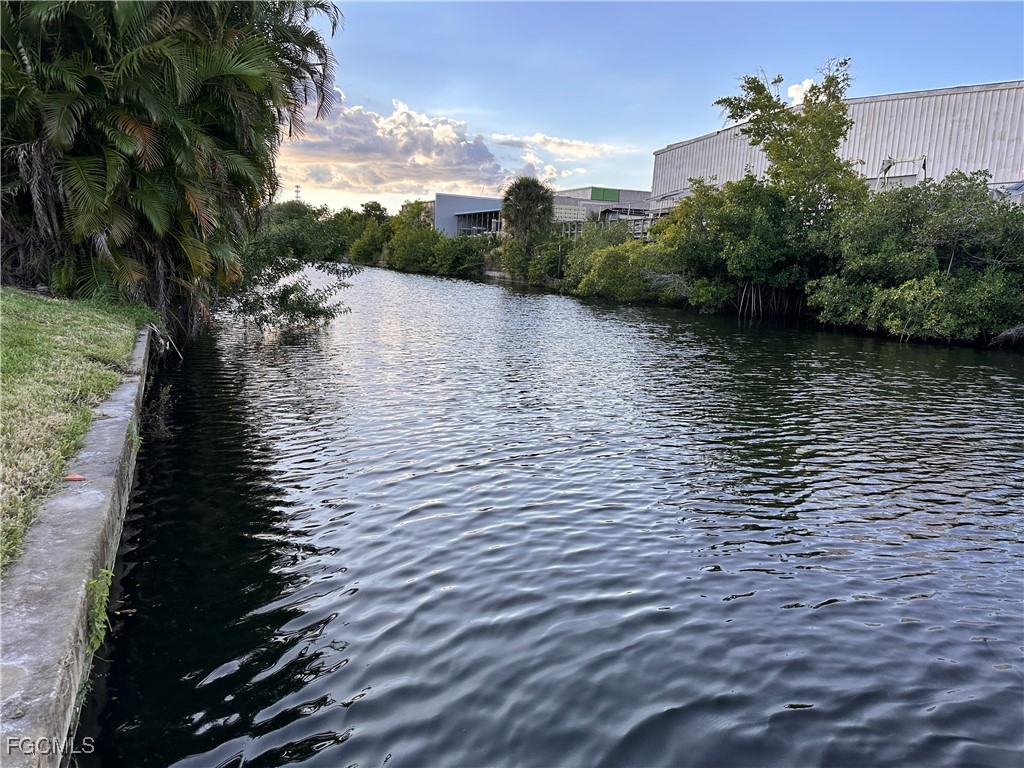 1431-1433 SE 10th Terrace Cape Coral FL 33990 2026000677 image5