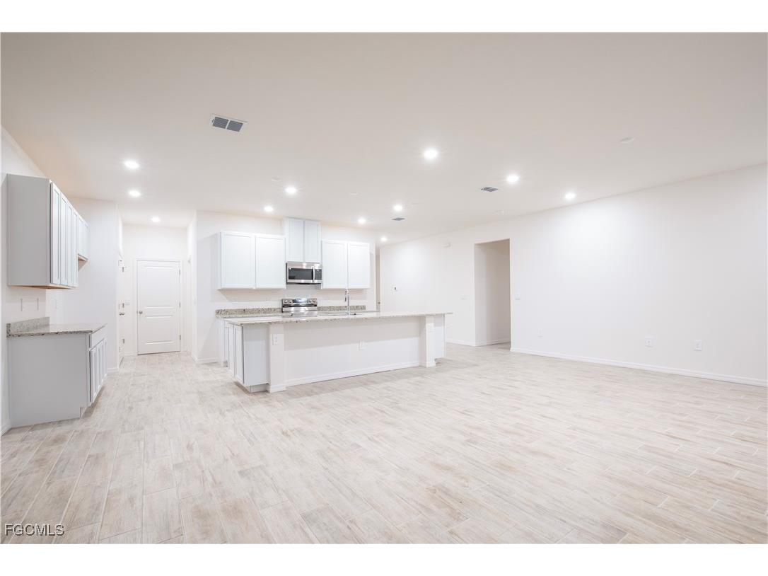 1431 SW 4th Lane Cape Coral FL 33991 2025005287 image3