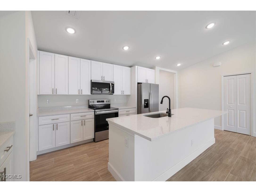 1432 SE 12th Street Cape Coral FL 33990 2025023950 image7