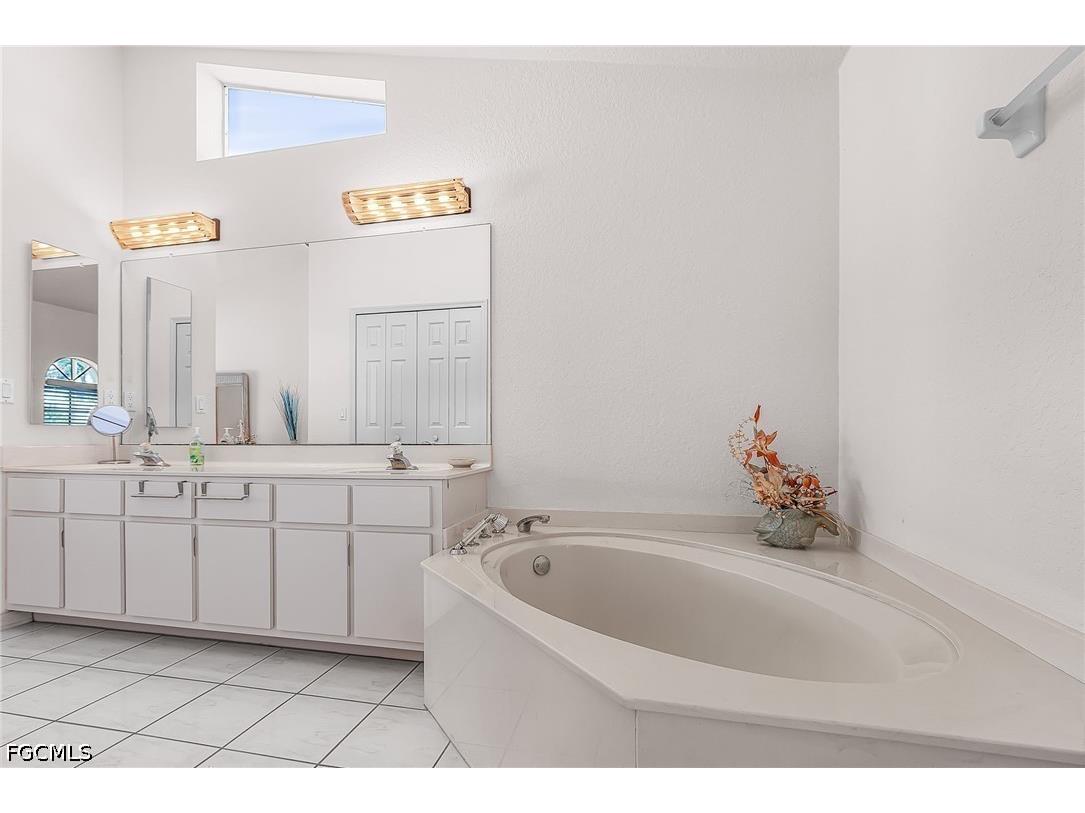 1432 Viking Court Cape Coral FL 33904 2026018712 image10