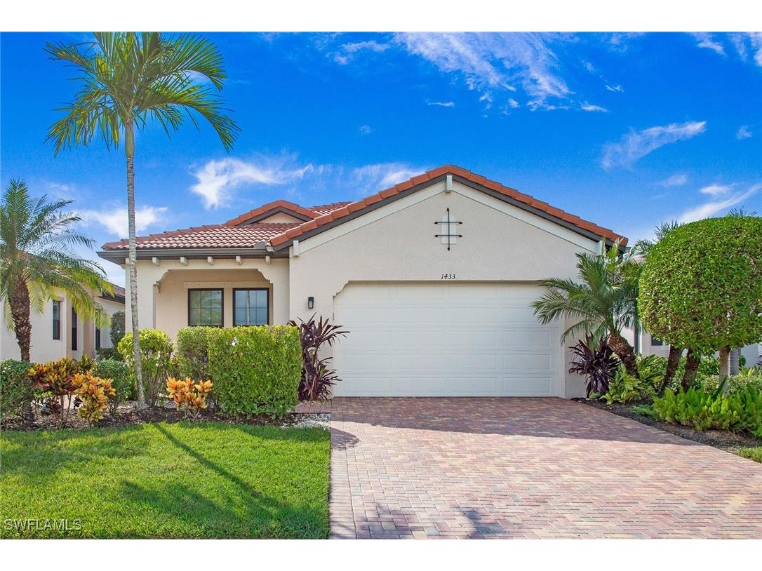 1433 Lucena Lane S Naples FL 34113 224082535 image1