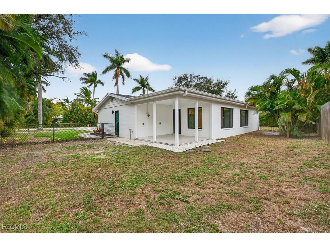 1433 Paloma Drive Fort Myers FL 33901 2026004813 image24