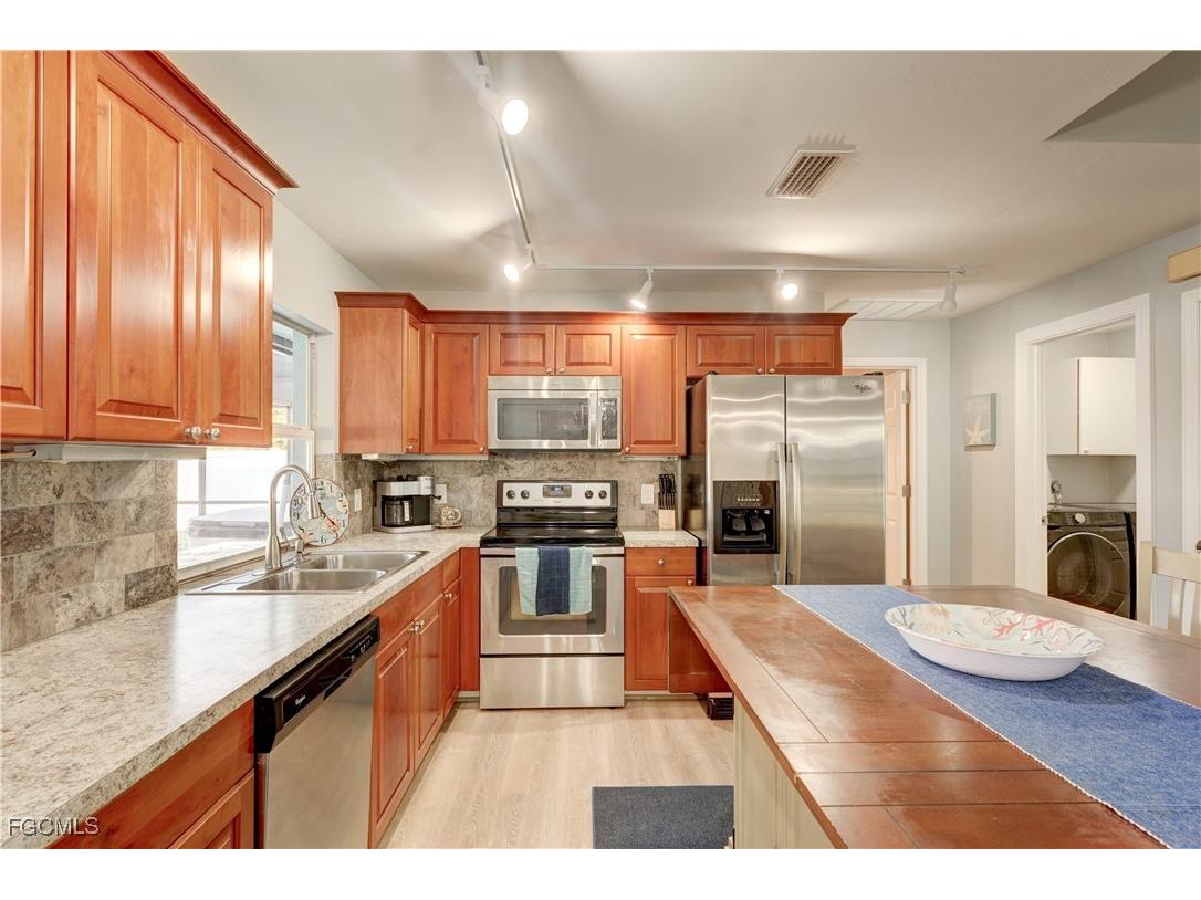 1433 SE 19th Terrace Cape Coral FL 33990 2025018801 image13