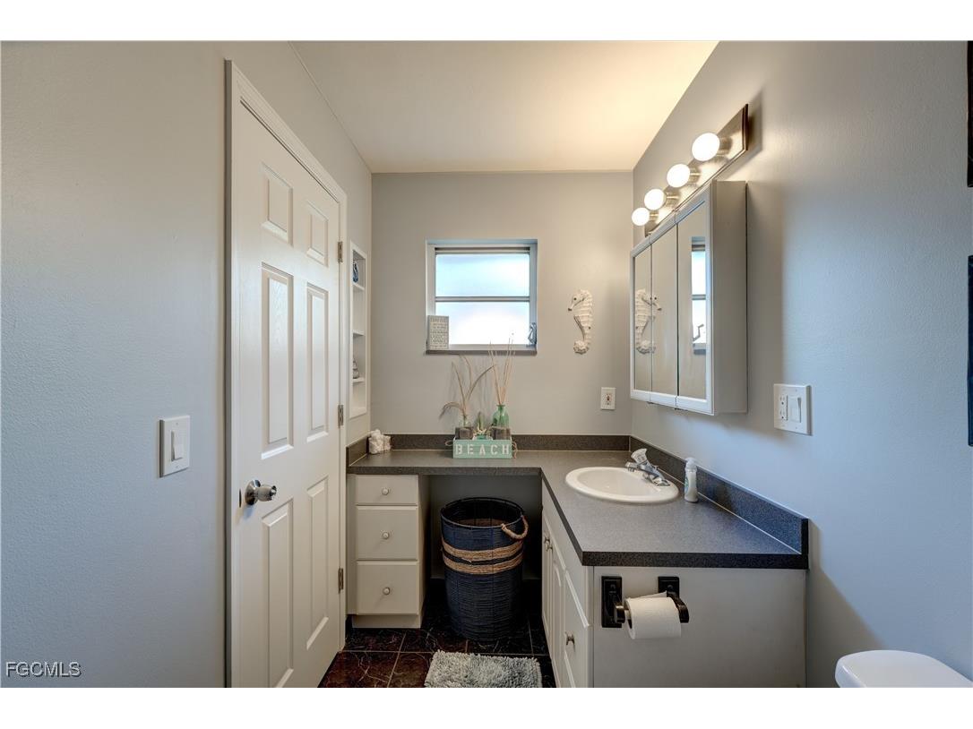 1433 SE 19th Terrace Cape Coral FL 33990 2025018801 image17