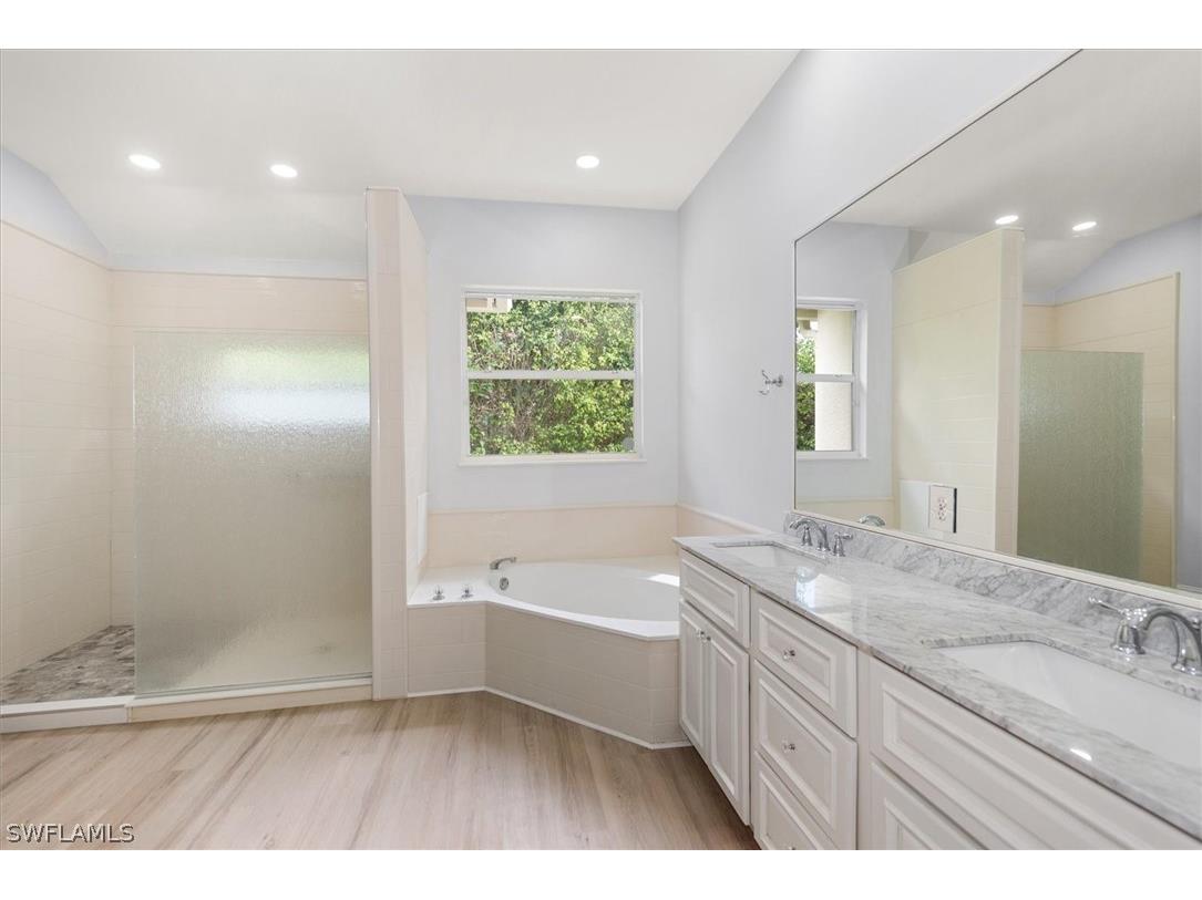 1435 Vintage Lane Naples FL 34104 226010997 image20