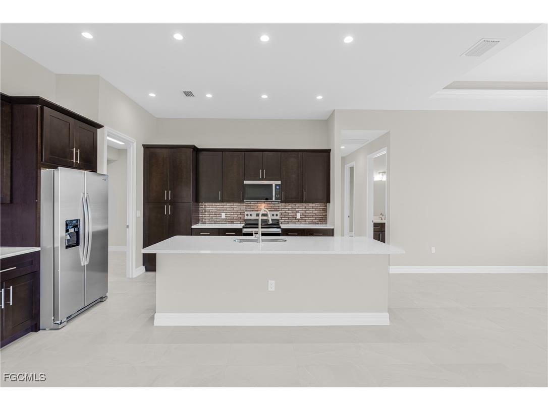 1438 NW 38th Place Cape Coral FL 33993 2025019001 image17