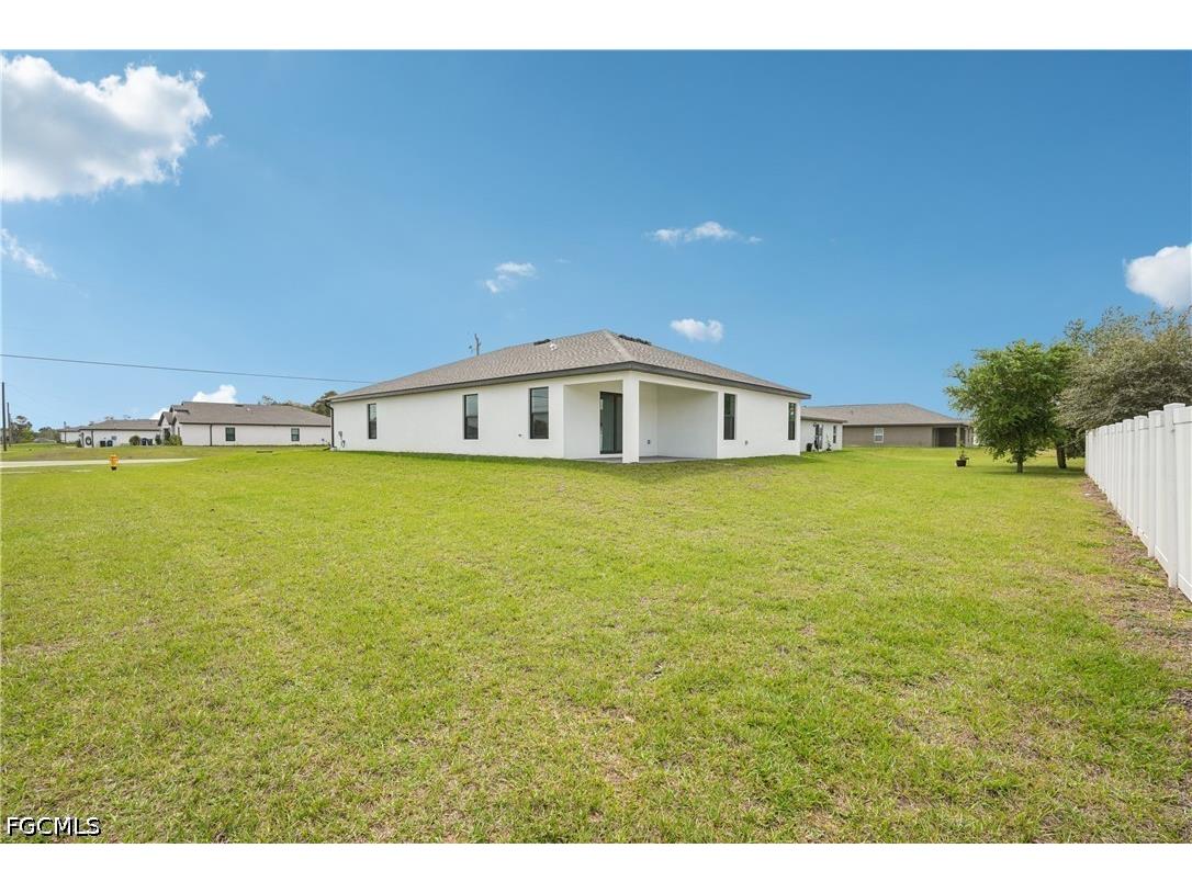 144 Blackstone Drive Fort Myers FL 33913 2025026365 image33