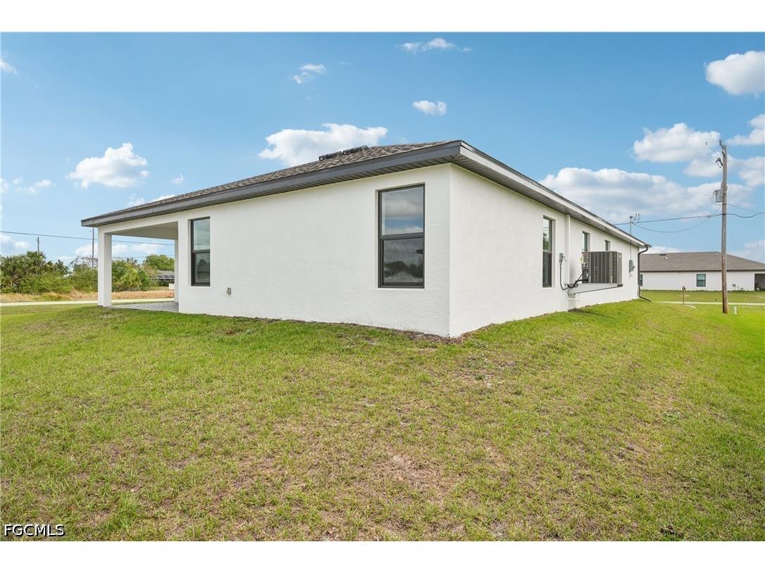 144 Blackstone Drive Fort Myers FL 33913 2025026365 image35
