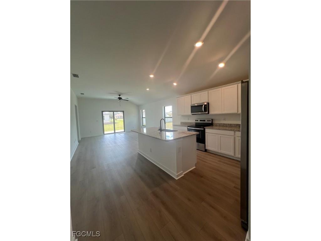 144 Blackstone Drive Fort Myers FL 33913 2025026365 image4