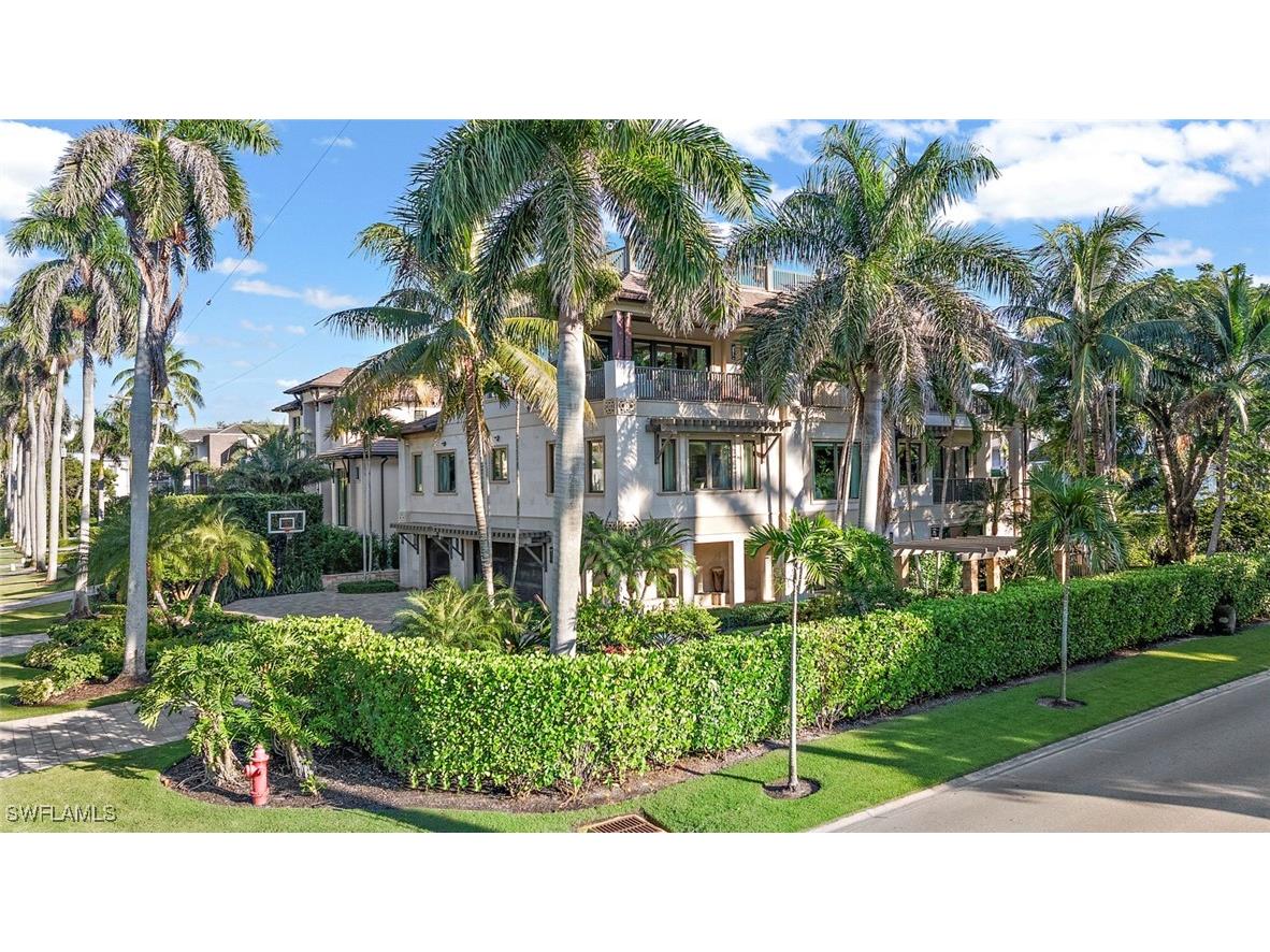 1441 Gulf Shore Boulevard S Naples FL 34102 225078983 image1