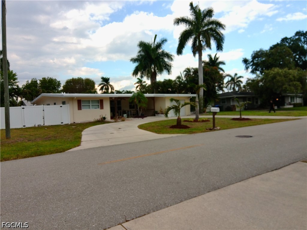 1443 Ricardo Avenue Fort Myers FL 33901 2026019067 image1