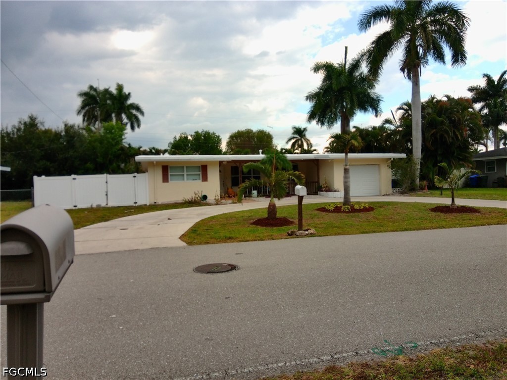 1443 Ricardo Avenue Fort Myers FL 33901 2026019067 image2