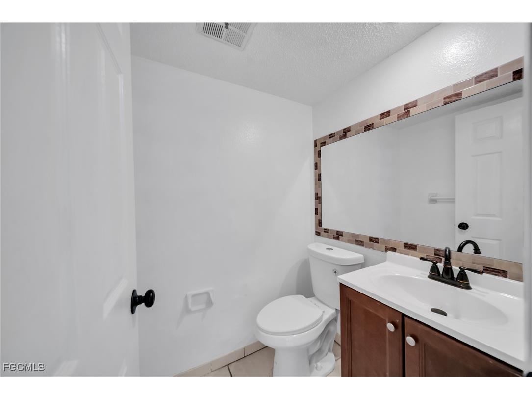 1444 Park Shore Circle #4 Fort Myers FL 33901 2025020260 image16