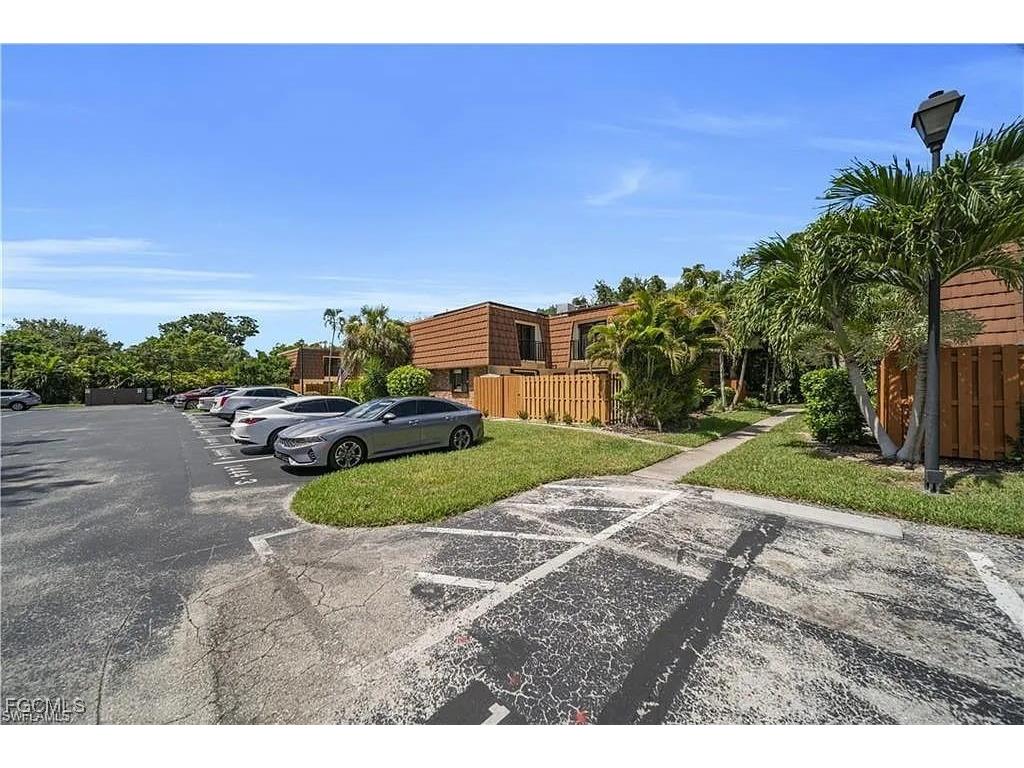 1444 Park Shore Circle #4 Fort Myers FL 33901 2025020260 image2