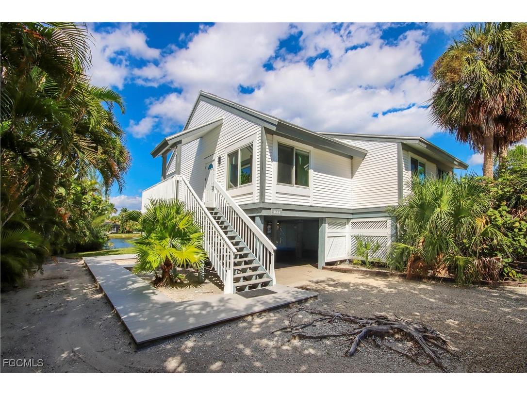 1444 Sandpiper Circle Sanibel FL 33957 2025016361 image1