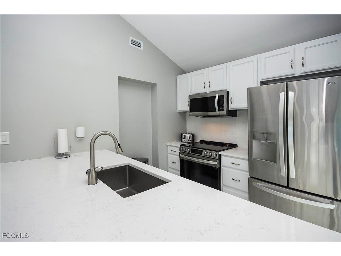 1444 Sandpiper Circle Sanibel FL 33957 2025016361 image6