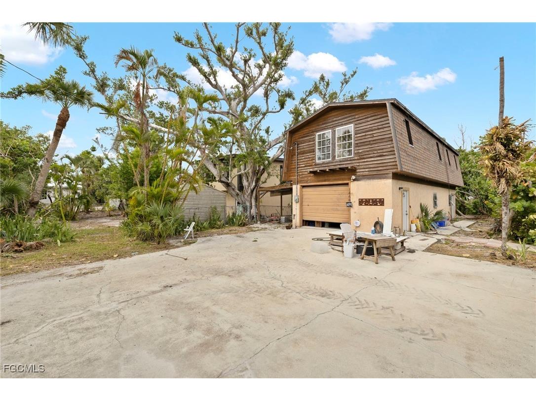 1446 & 1444 Periwinkle Way Sanibel FL 33957 2025007032 image10