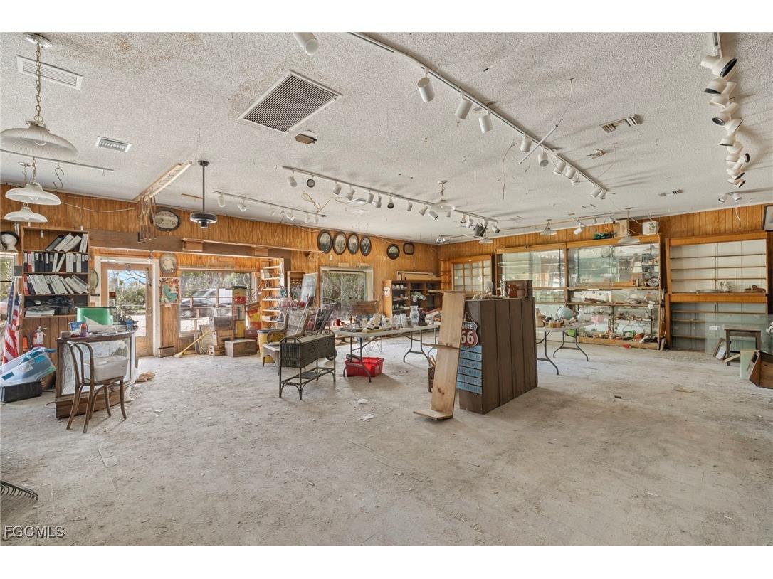 1446 & 1444 Periwinkle Way Sanibel FL 33957 2025007032 image25