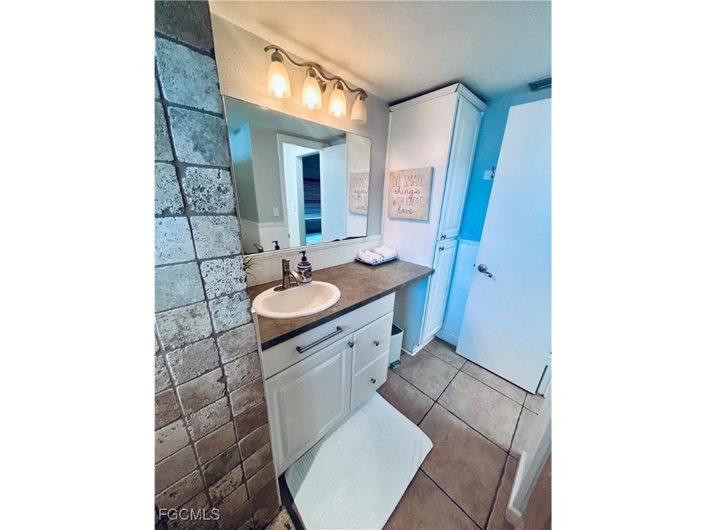  Fort Myers FL 33919 2025012949 image17